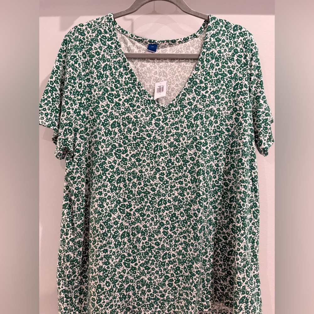NWT Green Floral Luxe V Neck Old Navy